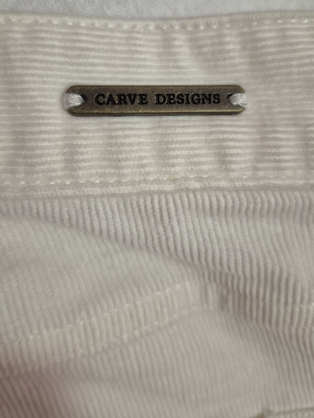 Carve Designs Women's Cream Frayed Hem Denim Shorts Size 8 - Picture 4 of 4